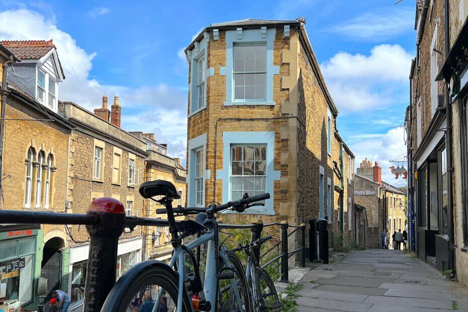 Image of a bike on the high pavement, Frome